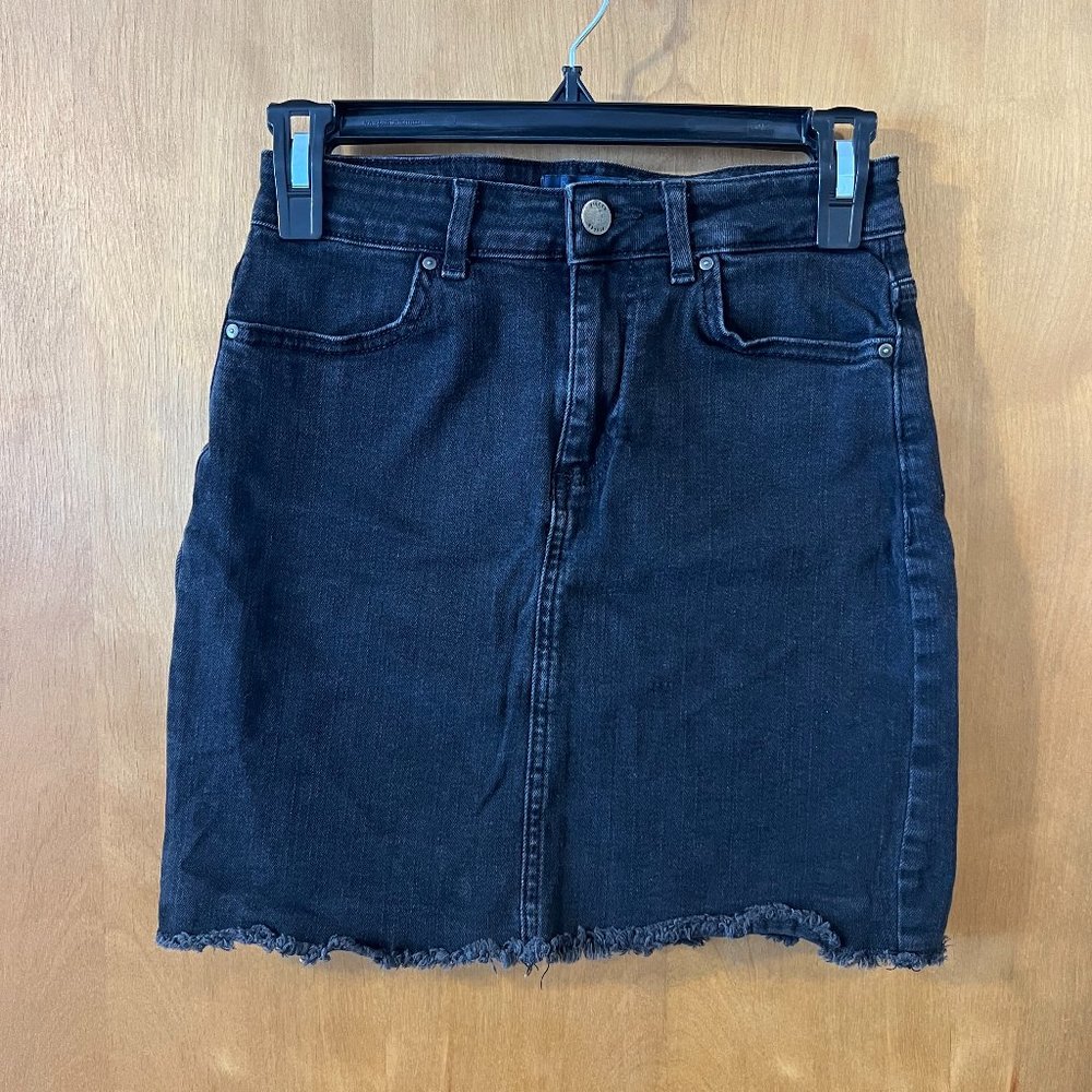 Pieces Women's Black Distressed Casual Denim Jean Mini Skirt - Small